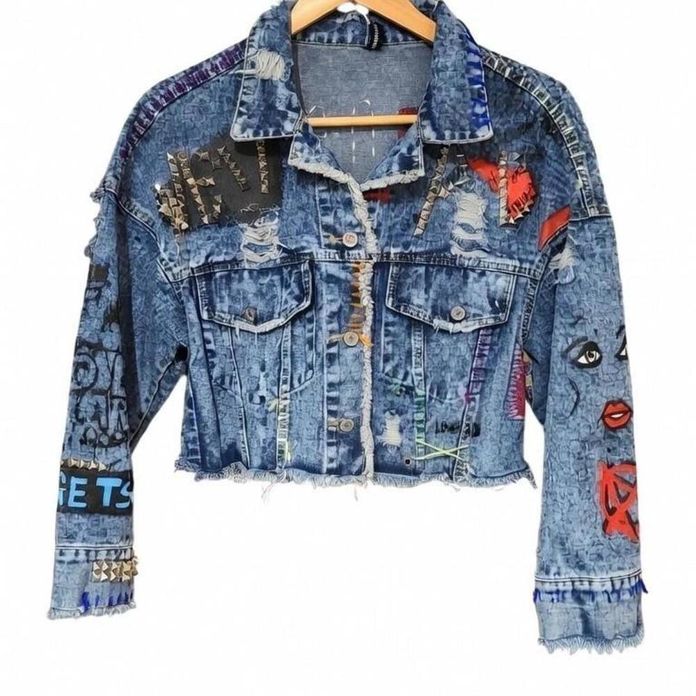 🔥 Vintage Distressed Denim Jacket 🔥